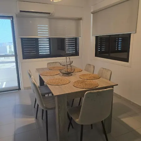 Lägenhet Lazuli Skyline & Sea View Penthouse Larnaca
