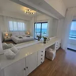 Apartament Lazuli Skyline & Sea View Penthouse *