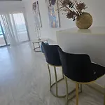 아파트 Lazuli Skyline & Sea View Penthouse