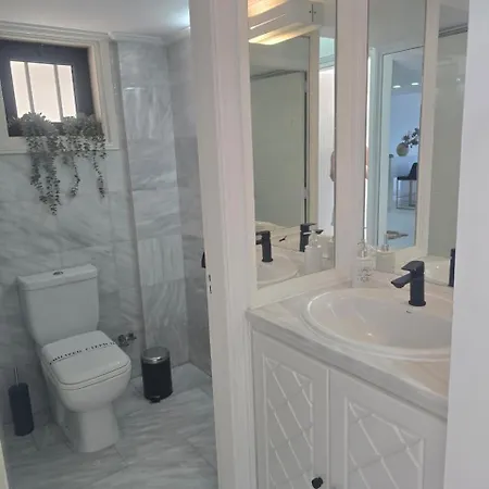 Lazuli Skyline & Sea View Penthouse דירה