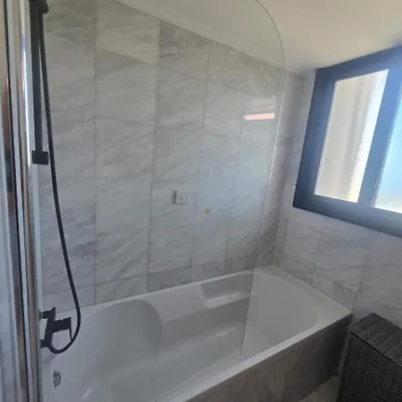 Lazuli Skyline & Sea View Penthouse דירה
