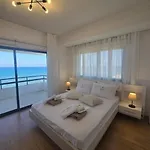 Lazuli Skyline & Sea View Penthouse ラルナカ