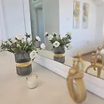 Lazuli Skyline & Sea View Penthouse アパート ラルナカ