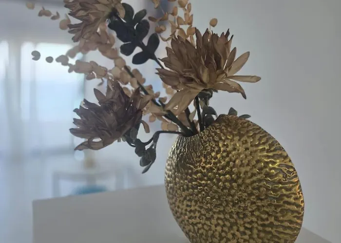 아파트 Lazuli Skyline & Sea View Penthouse 라르나카